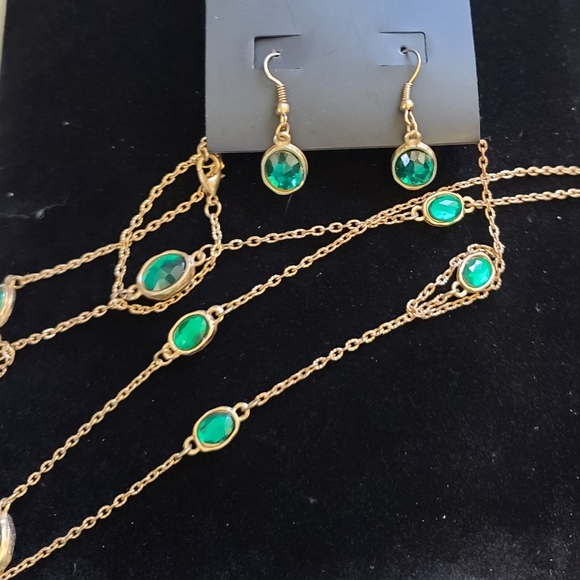 Ardene Long Necklace and Earrings - Picture 2 of 3